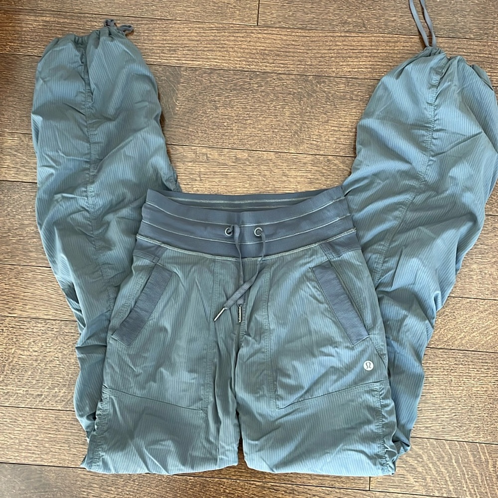 Women's Lululemon Dance Studio Mid-Rise Parachute Pants Gray Size 2 Tall